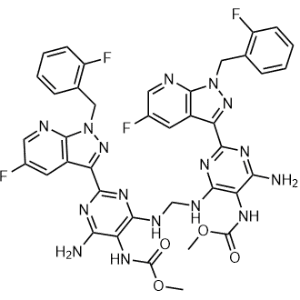 Dimethyl ((methylenebis(azanediyl))bis(6-amino-2-(5-fluoro-1-(2-fluorobenzyl)-1H-pyrazolo[3,4-b]pyridin-3-yl)pyrimidine-4,5-diyl))dicarbamate Vilixi Gua Impurity|CS-1349643